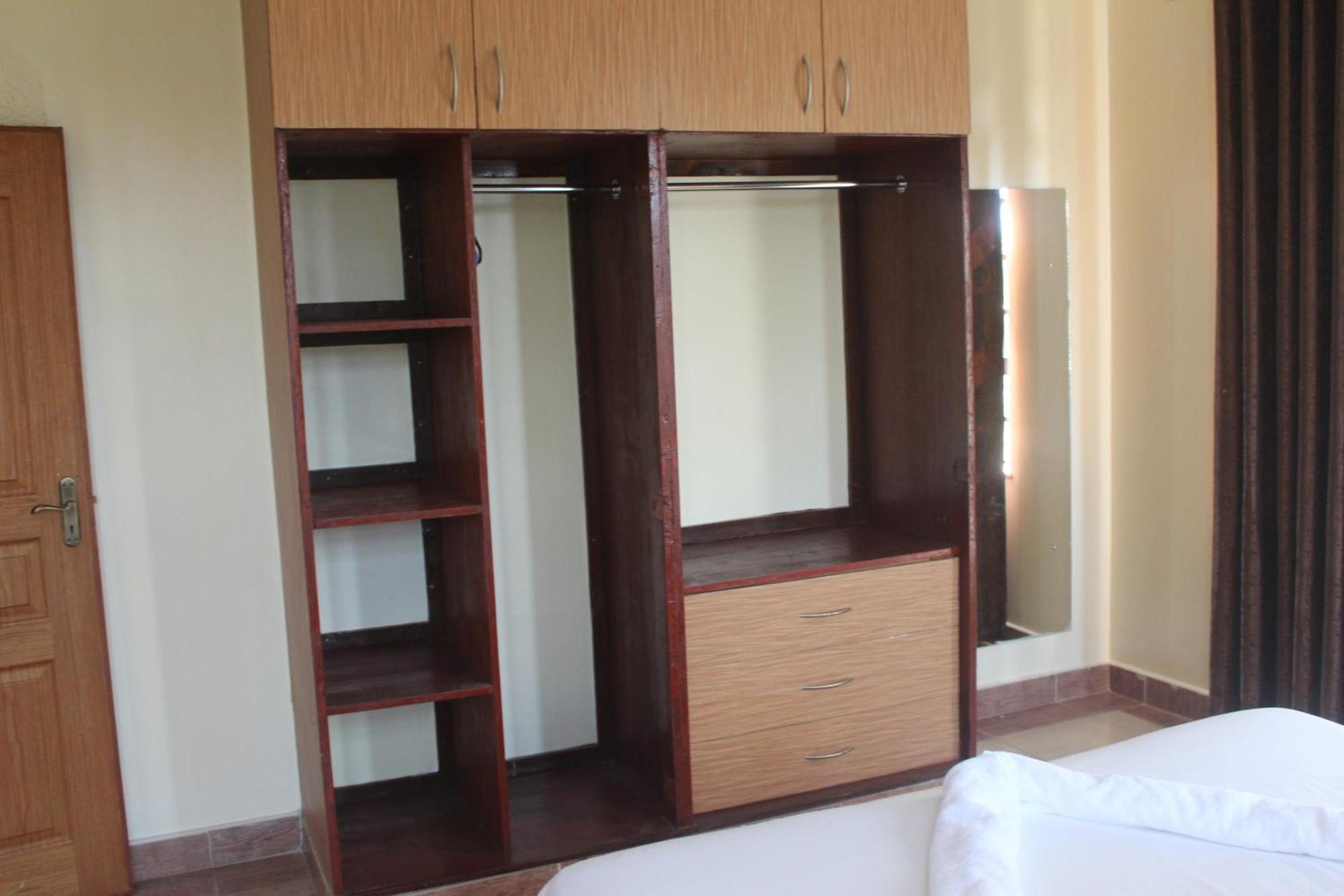 Eshborns House - Near Jomo Kenyatta International Airport And Sgr With Shuttle Services Syokimau 외부 사진